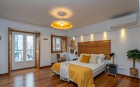 Superb Apartments Overlooking Graça in Lisbon