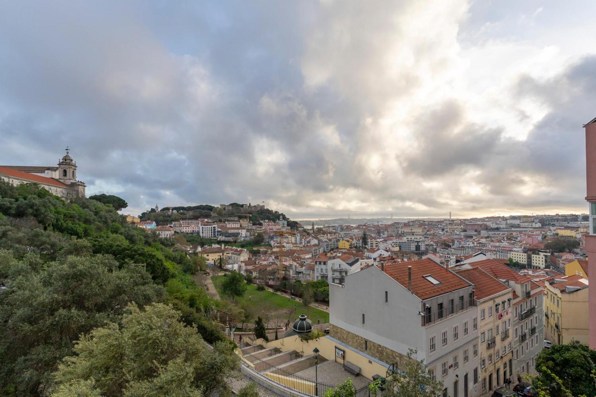 Superb Apartments Overlooking Graça in Lissabon Buitenkant foto